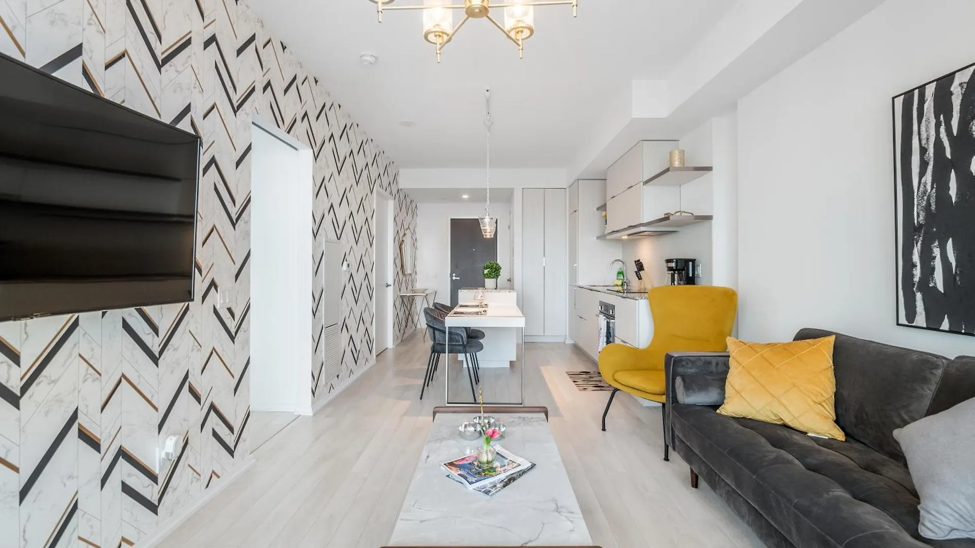 Designer 1Br Suite With Cn Tower, Skyline View Toronto Apartment